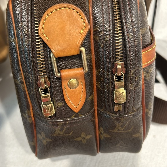 LOUIS VUITTON Monogram Reporter PM Shoulder Bag - Picture 4 of 12